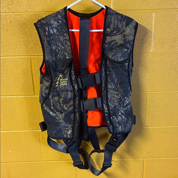 Hunter Safety System tree stand harness - Picture 1 of 11